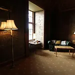 Hazlewood Castle & 4*