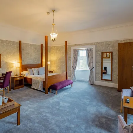 Hazlewood Castle & Hotel 4*