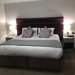 Hazlewood Castle & تادكاستر