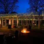 Hazlewood Castle & فندق تادكاستر