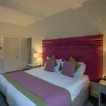 Hazlewood Castle & 4* تادكاستر