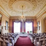 Hazlewood Castle & تادكاستر
