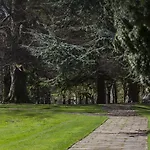 فندق Hazlewood Castle & 4*