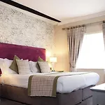Hazlewood Castle & تادكاستر