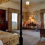 Hazlewood Castle & فندق