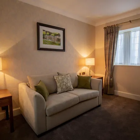 Hazlewood Castle & 4*