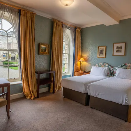 Hazlewood Castle & 4*