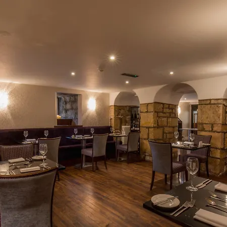 Hotel Hazlewood Castle & Tadcaster