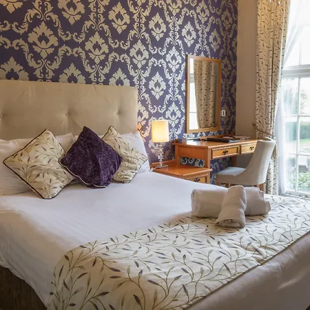 Hazlewood Castle & 4*