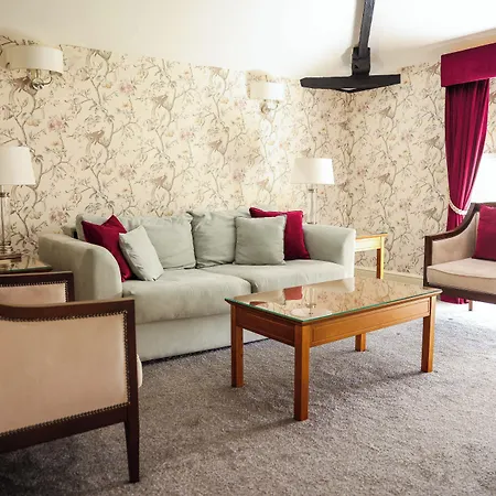 Отель Hazlewood Castle & Тадкастер