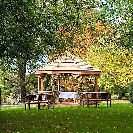 Hotel Hazlewood Castle & 4*