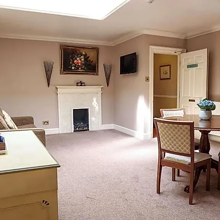Hotel Hazlewood Castle & 4*