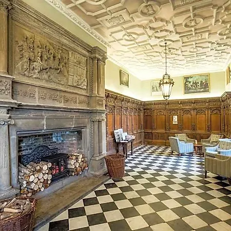Hazlewood Castle & 4*