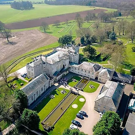 Hazlewood Castle & 4*