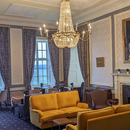 Hazlewood Castle & 4*