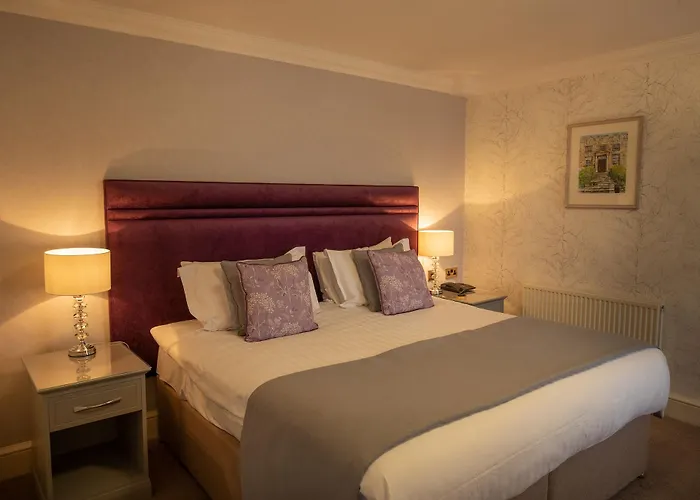 Hazlewood Castle & 4*