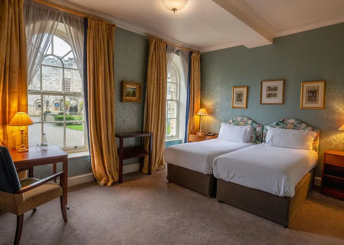 Hazlewood Castle & 4*