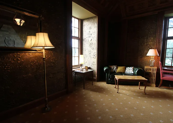 Hazlewood Castle & 4*