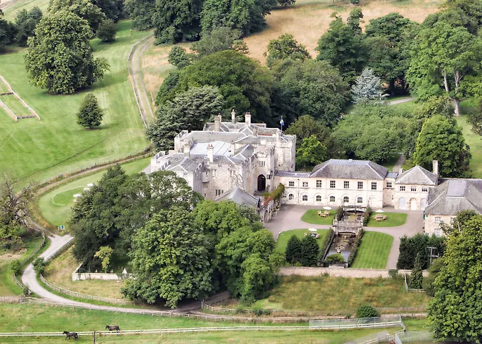 Hazlewood Castle & 4*