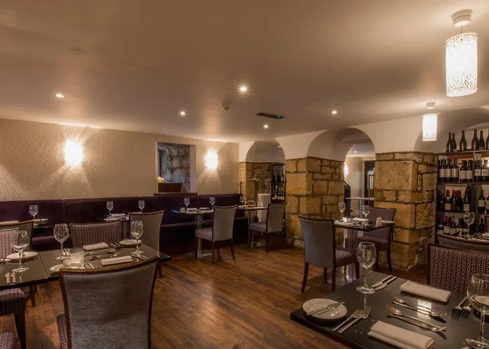 Hotel Hazlewood Castle & Tadcaster