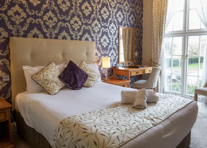 Hazlewood Castle & 4*