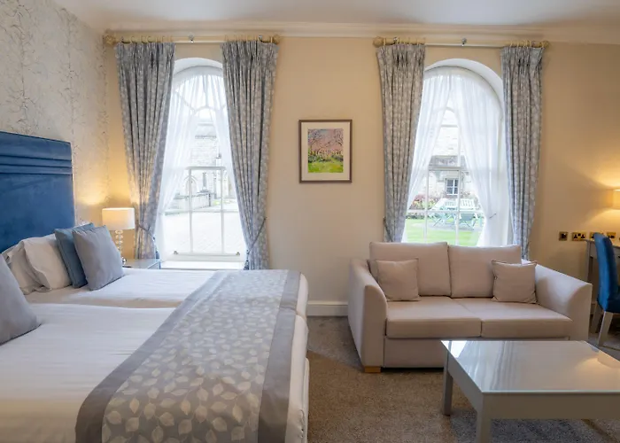 Hazlewood Castle & 4*