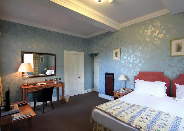 Hazlewood Castle & 4*