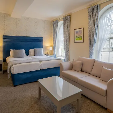 Hotel Hazlewood Castle & 4*