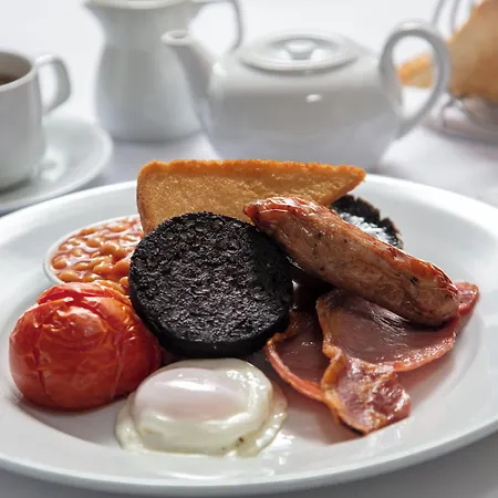 Hazlewood Castle & 4* Tadcaster