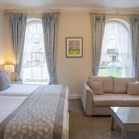 Hazlewood Castle & 4*